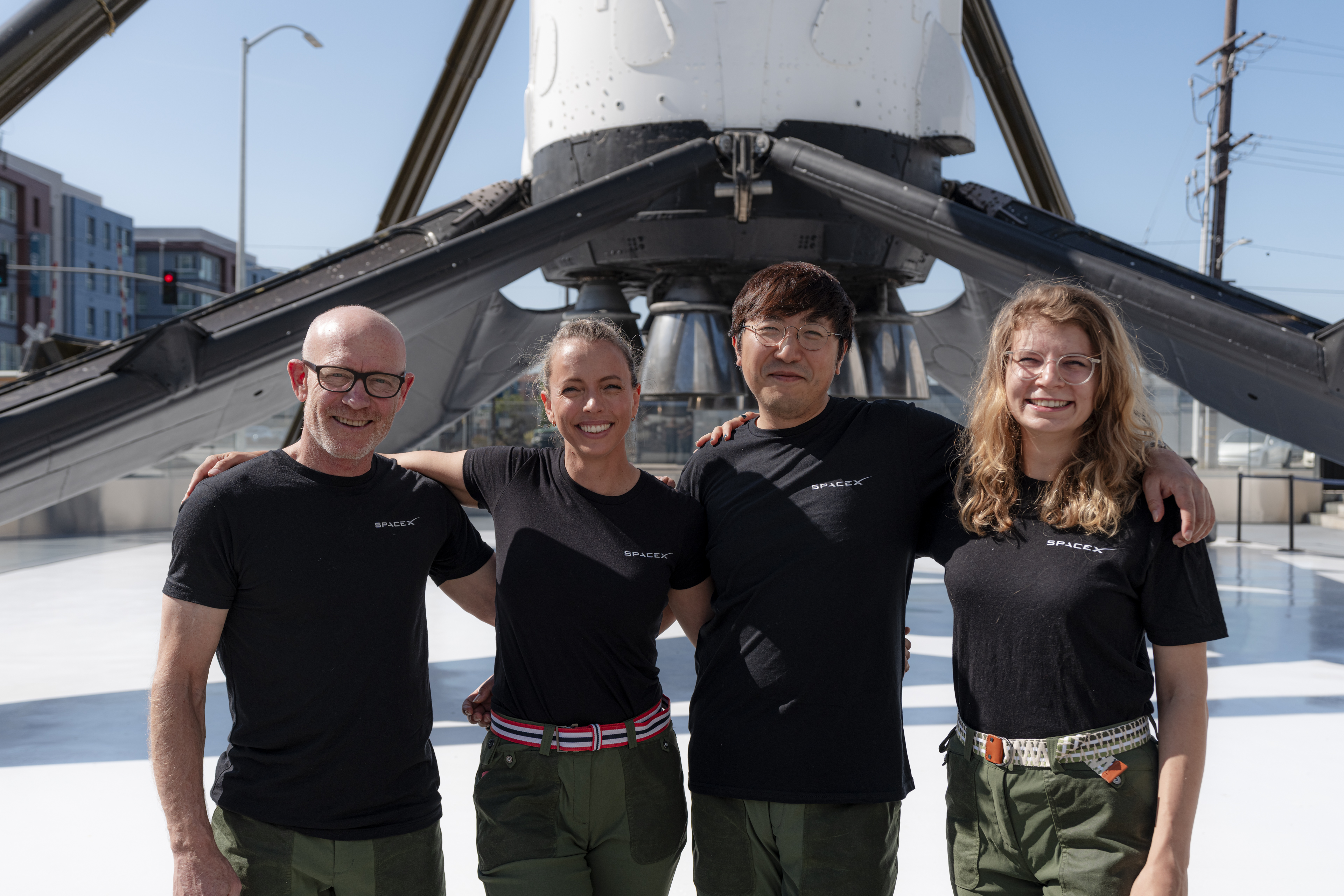 SpaceX公布首個載人極地太空飛行任務，參与者包括F2pool創始人王純（Wang Chun）等