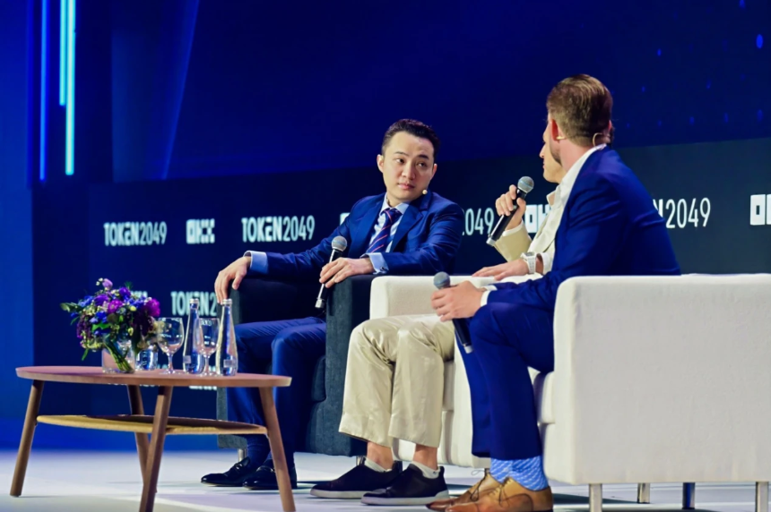 孙宇晨主持Token 2049峰会对谈环节,与特朗普次子共话金融自由与去中心化未来