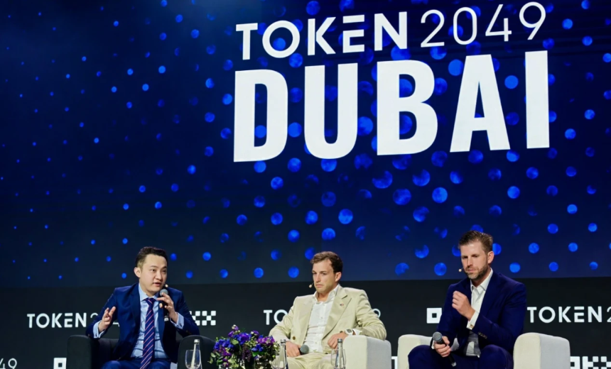 孙宇晨主持Token 2049峰会对谈环节,与特朗普次子共话金融自由与去中心化未来